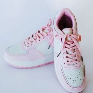 Berness Mile a Minute Platform Sneakers in White and Pink Size 6
